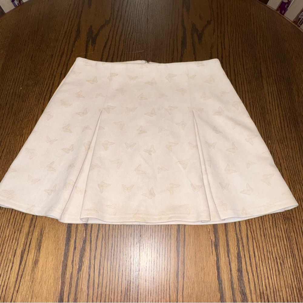 Le Lis Collection Cream Pleated Mini Skirt Butterfly Print Size Medium